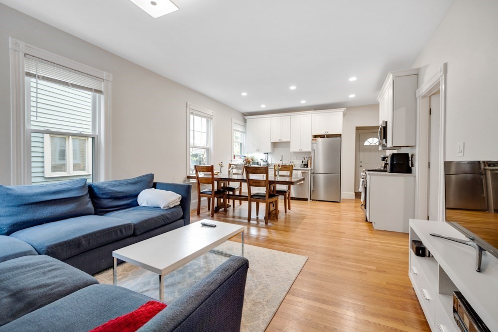 3 bed, 1 bath apartment for rent at 80 Kinnaird St Unit 1, Riverside — photo 2 of 23
