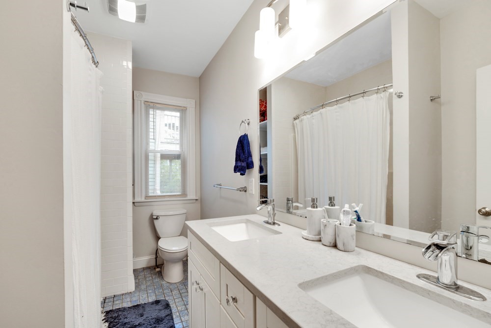 3 bed, 1 bath apartment for rent at 80 Kinnaird St Unit 1, Riverside — photo 16 of 23