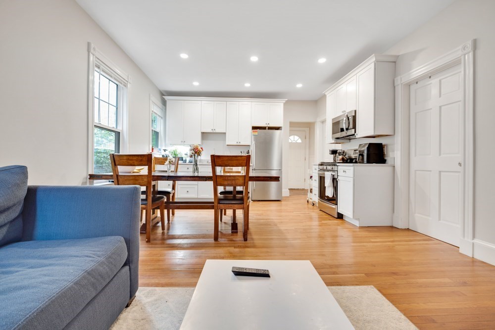 3 bed, 1 bath apartment for rent at 80 Kinnaird St Unit 1, Riverside — photo 5 of 23
