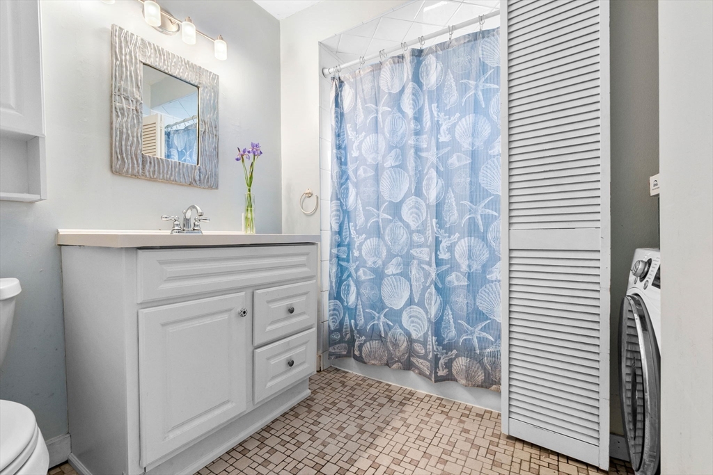 3 bed, 1 bath apartment for rent at 80 Lennox Rd Unit 1, Little Nahant — photo 19 of 31