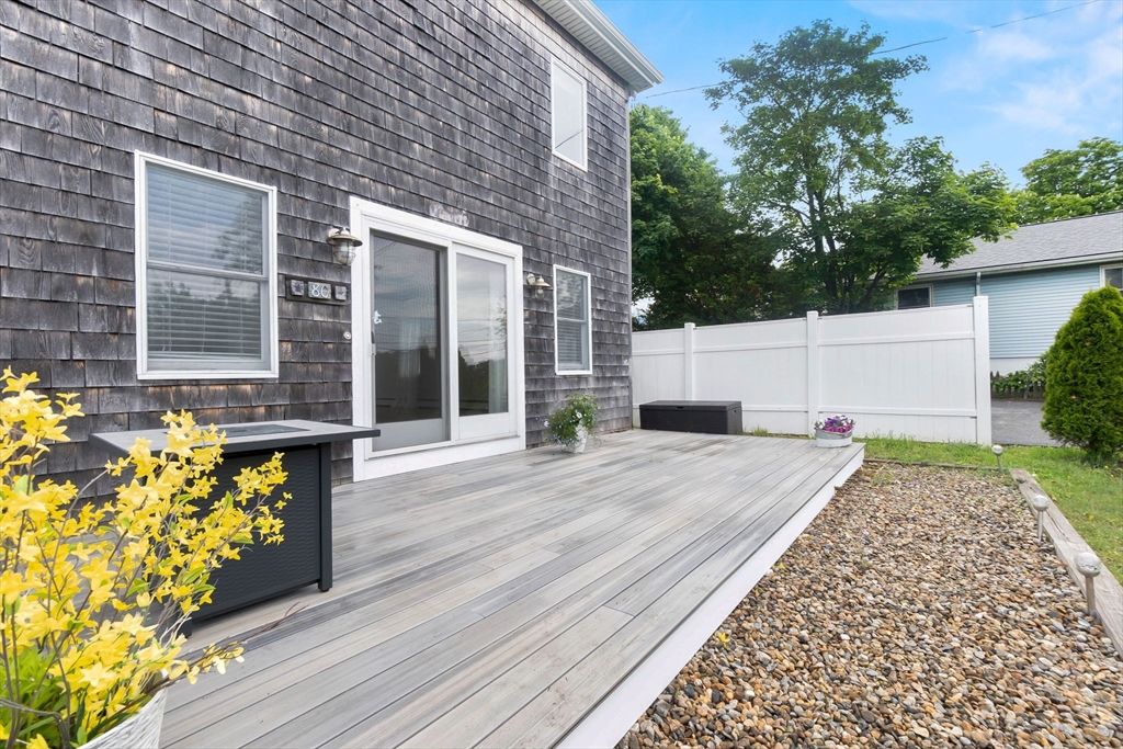3 bed, 1 bath apartment for rent at 80 Lennox Rd Unit 1, Little Nahant — photo 3 of 31