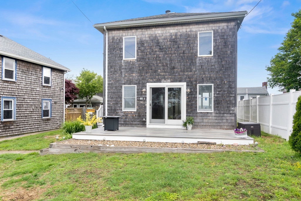 3 bed, 1 bath apartment for rent at 80 Lennox Rd Unit 1, Little Nahant — photo 2 of 31