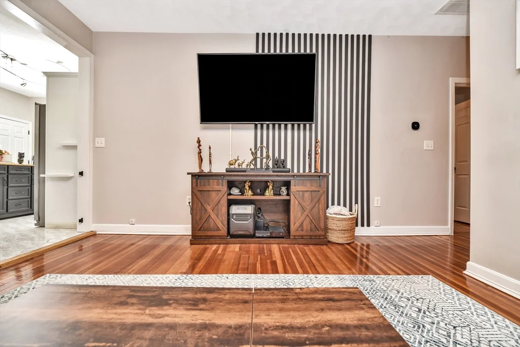 2 bed, 1 bath apartment for rent at 80 Linden St Unit B, Everett — photo 26 of 34