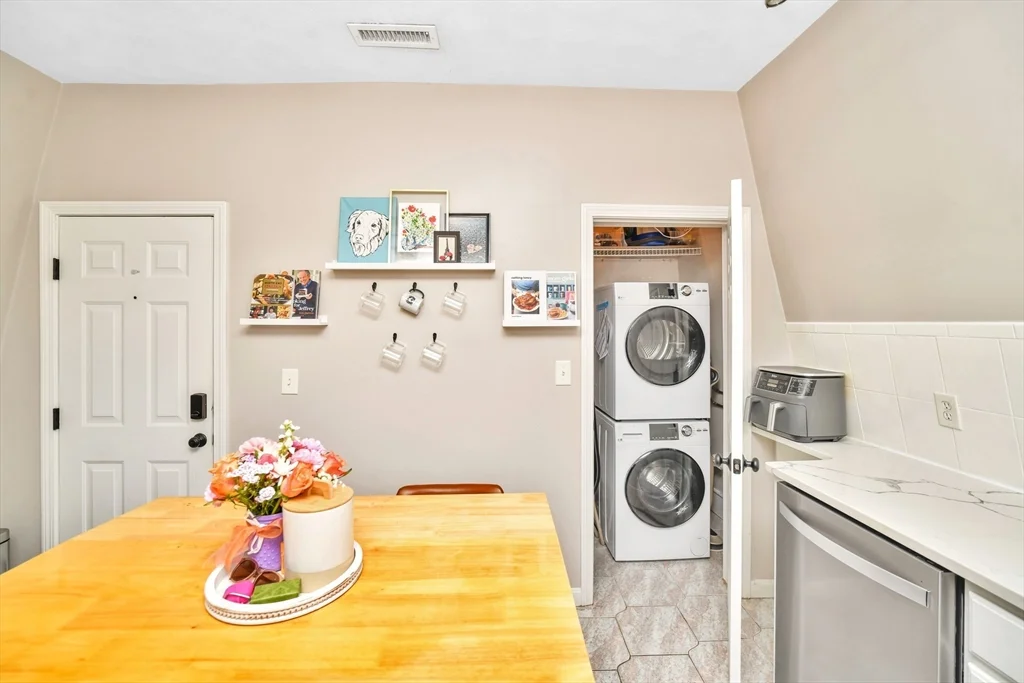 2 bed, 1 bath apartment for rent at 80 Linden St Unit B, Everett — photo 11 of 34