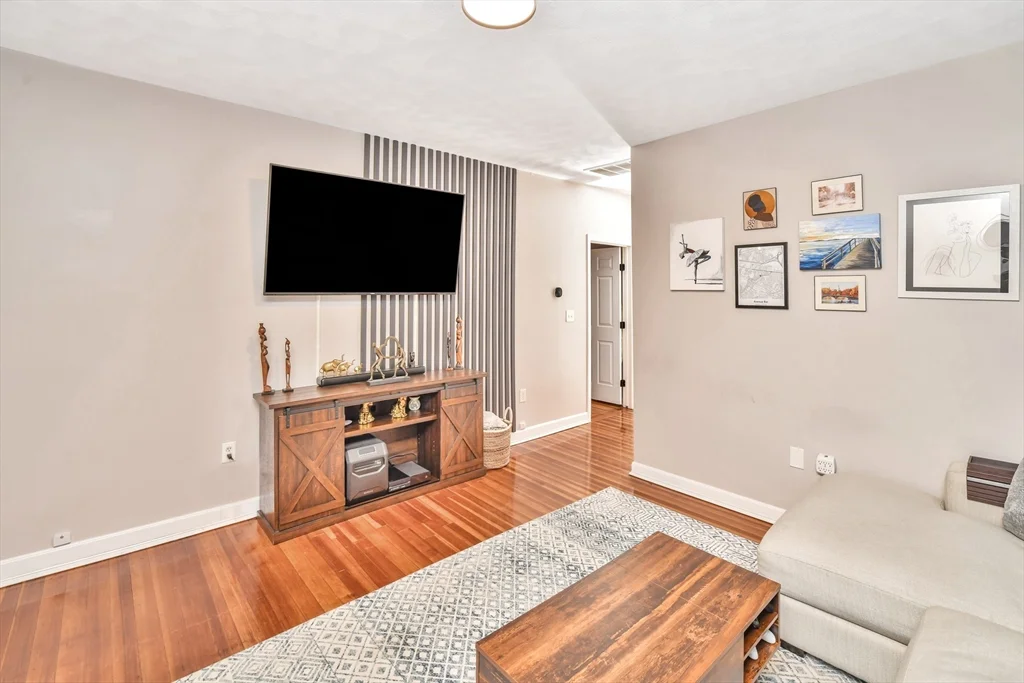 2 bed, 1 bath apartment for rent at 80 Linden St Unit B, Everett — photo 6 of 34