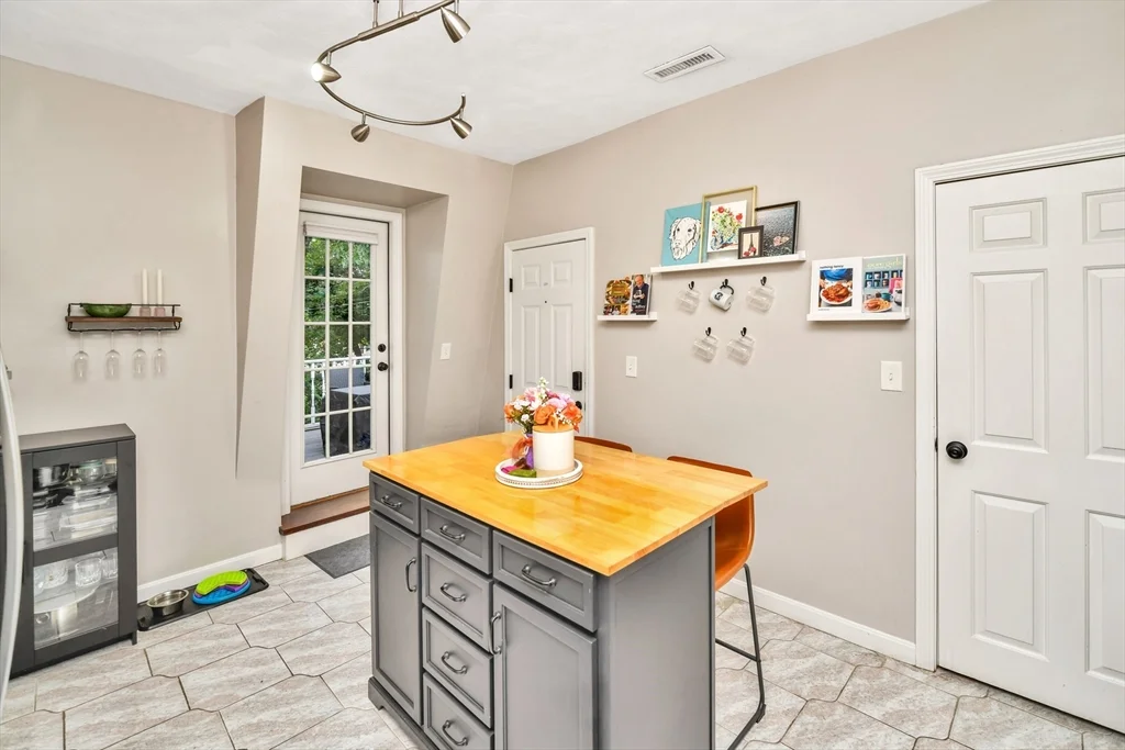 2 bed, 1 bath apartment for rent at 80 Linden St Unit B, Everett — photo 10 of 34