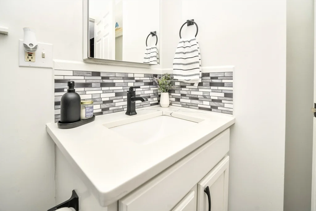 2 bed, 1 bath apartment for rent at 80 Linden St Unit B, Everett — photo 19 of 34