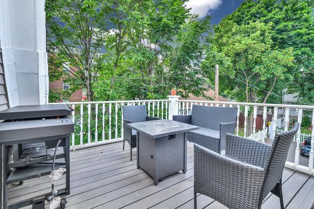 2 bed, 1 bath apartment for rent at 80 Linden St Unit B, Everett — photo 32 of 34