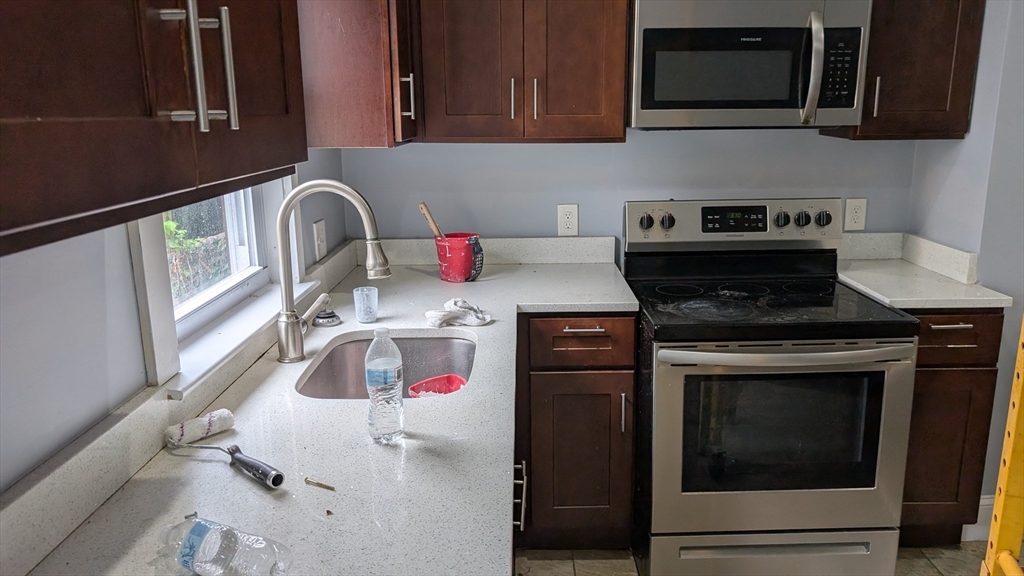 2 bed, 1 bath apartment for rent at 80 Linfield St Unit 1st Floor, Holbrook — photo 1 of 10