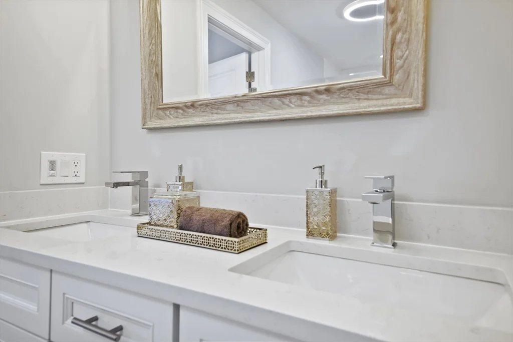 4 bed, 2 bath apartment for rent at 80 Massachusetts Ave Unit 80, Arlington — photo 23 of 41