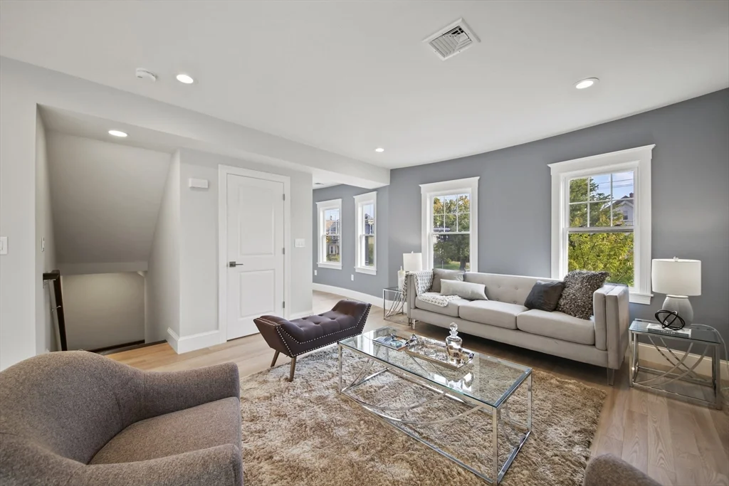 4 bed, 2 bath apartment for rent at 80 Massachusetts Ave Unit 80, Arlington — photo 5 of 41