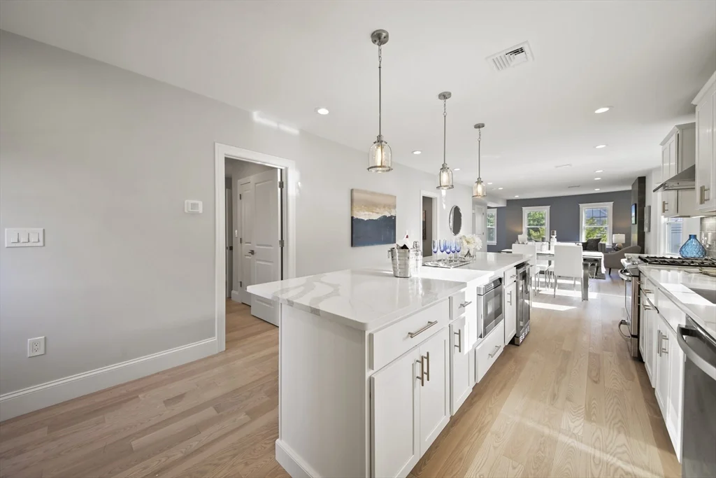 4 bed, 2 bath apartment for rent at 80 Massachusetts Ave Unit 80, Arlington — photo 8 of 41