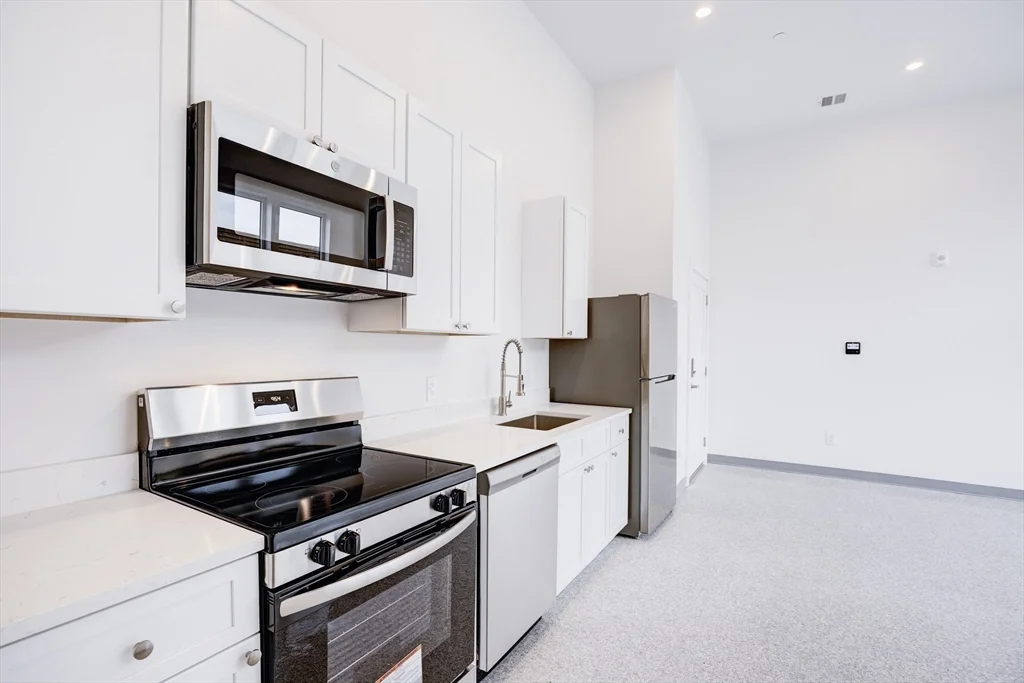 Studio bed, 1 bath apartment for rent at 80 Middlesex St Unit 104, Lowell — photo 6 of 21