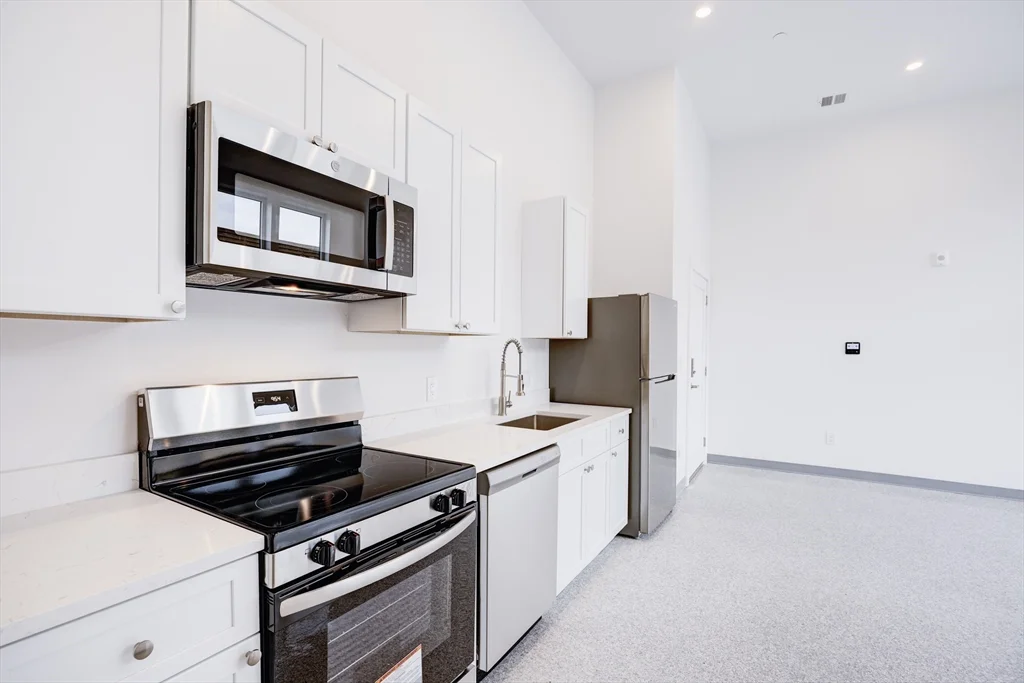 Studio bed, 1 bath apartment for rent at 80 Middlesex St Unit 202, Lowell — photo 6 of 21