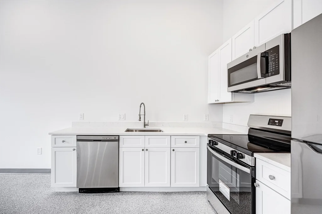 2 bed, 2 bath apartment for rent at 80 Middlesex St Unit 206, Lowell — photo 3 of 24