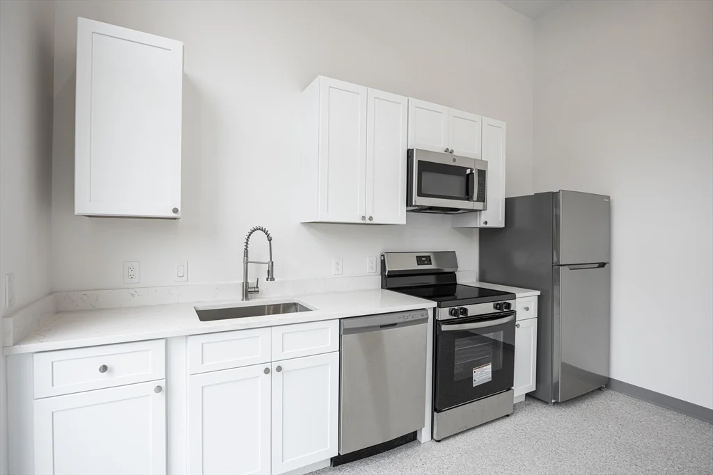 1 bed, 1 bath apartment for rent at 80 Middlesex St Unit 304, Lowell — photo 4 of 22