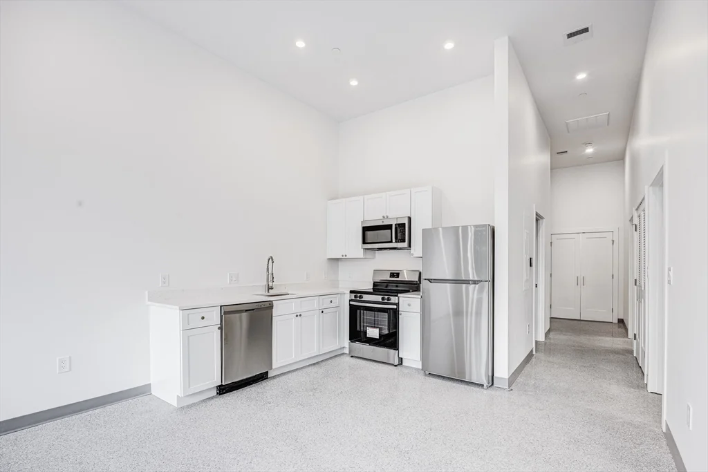 2 bed, 2 bath apartment for rent at 80 Middlesex St Unit 306, Lowell — photo 3 of 24