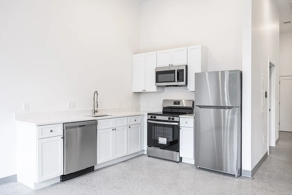 2 bed, 2 bath apartment for rent at 80 Middlesex St Unit 306, Lowell — photo 4 of 24