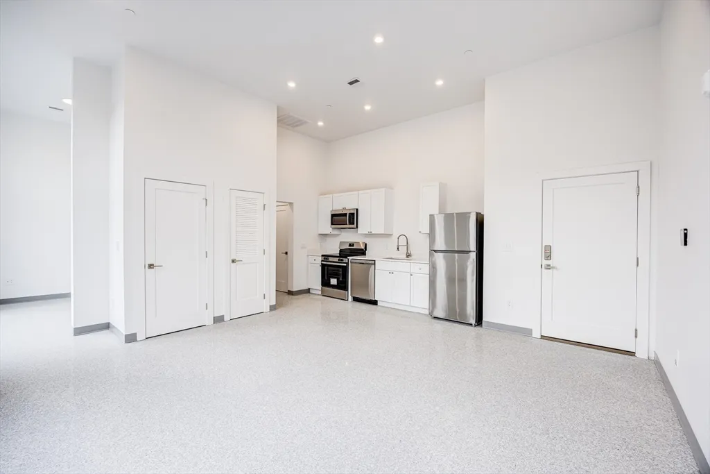 Studio bed, 1 bath apartment for rent at 80 Middlesex St Unit 309, Lowell — photo 3 of 21