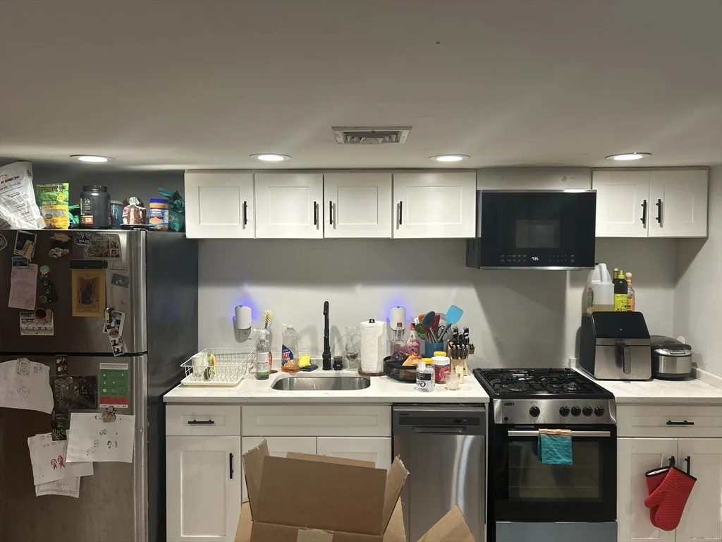 2 bed, 1 bath apartment for rent at 80 Mount Pleasant Ave Unit B, Roxbury — photo 1 of 8
