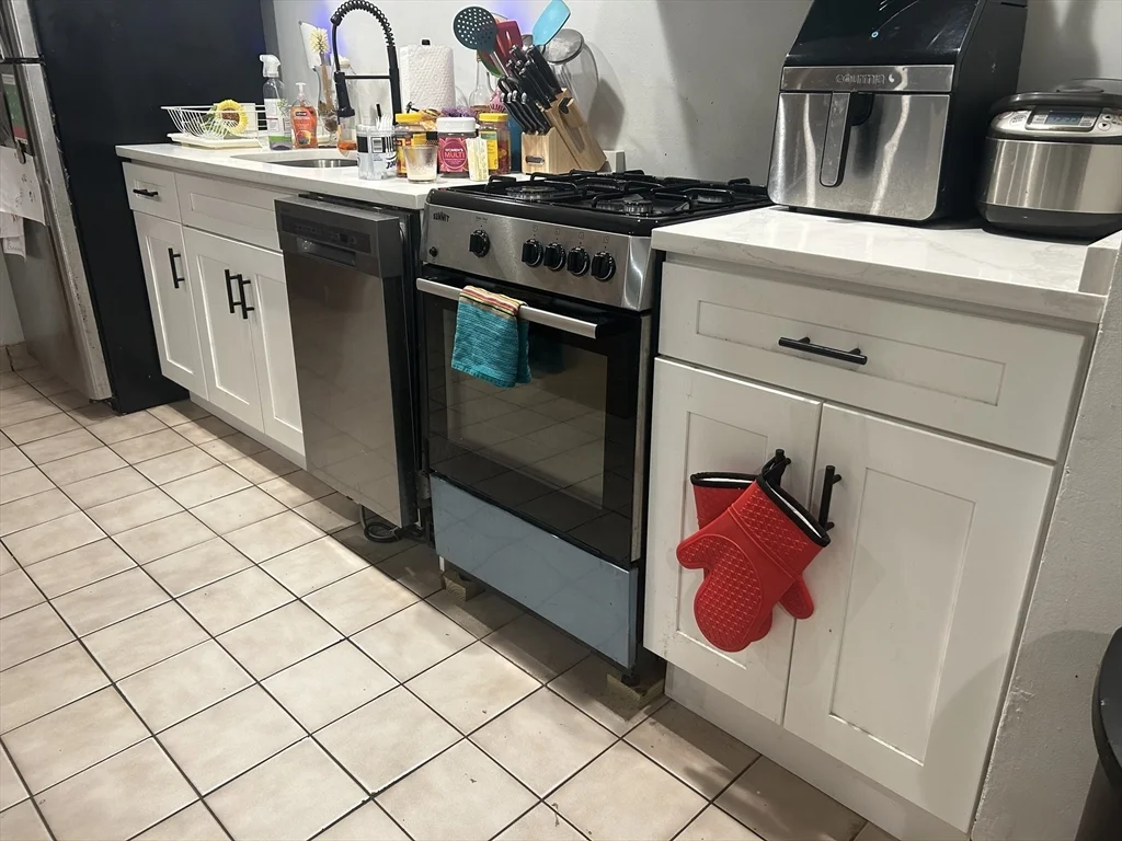 2 bed, 1 bath apartment for rent at 80 Mount Pleasant Ave Unit B, Roxbury — photo 3 of 8