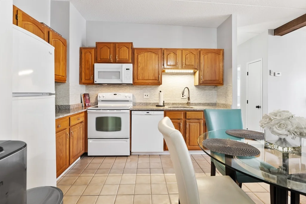 2 bed, 1 bath apartment for rent at 80 N Warren St Unit 2D, Woburn — photo 14 of 19