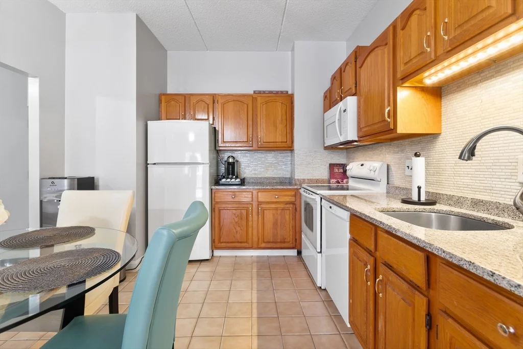 2 bed, 1 bath apartment for rent at 80 N Warren St Unit 2D, Woburn — photo 13 of 19