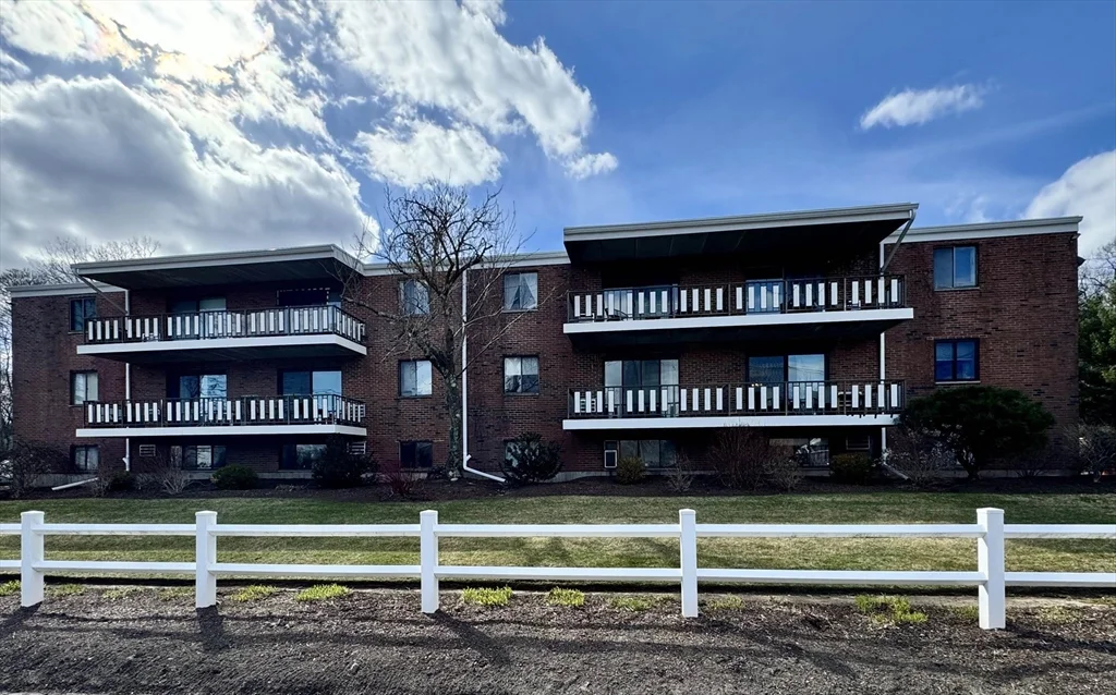 2 bed, 1 bath apartment for rent at 80 N Warren St Unit 7, Woburn