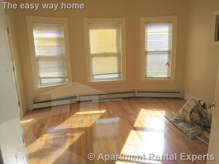 3 bed, 1 bath apartment for rent at 80 Newbury St Unit 1, Davis Square — photo 4 of 11