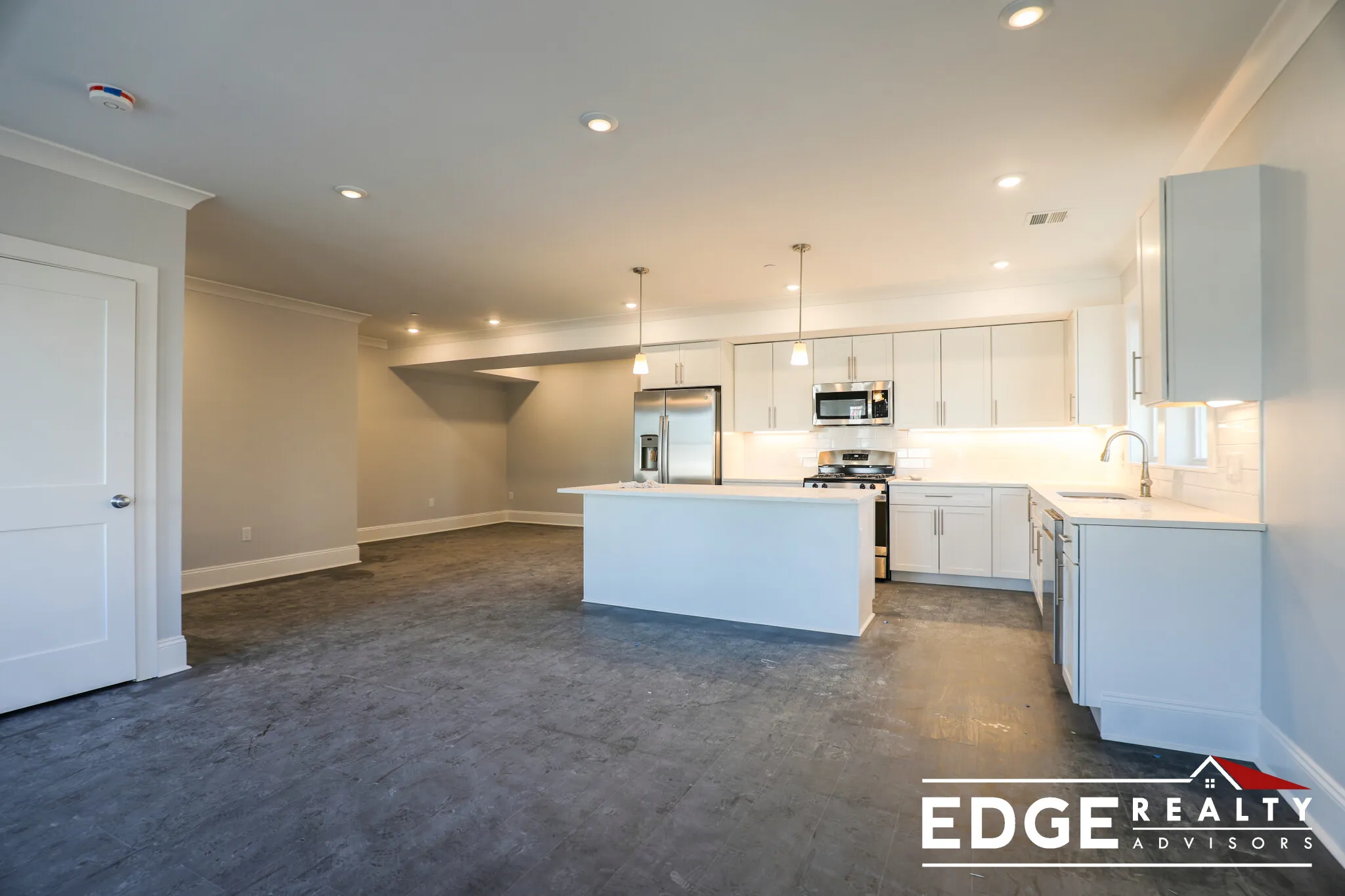 4 bed, 2 bath apartment for rent at 80 North Beacon St Unit 3, Allston — photo 2 of 11