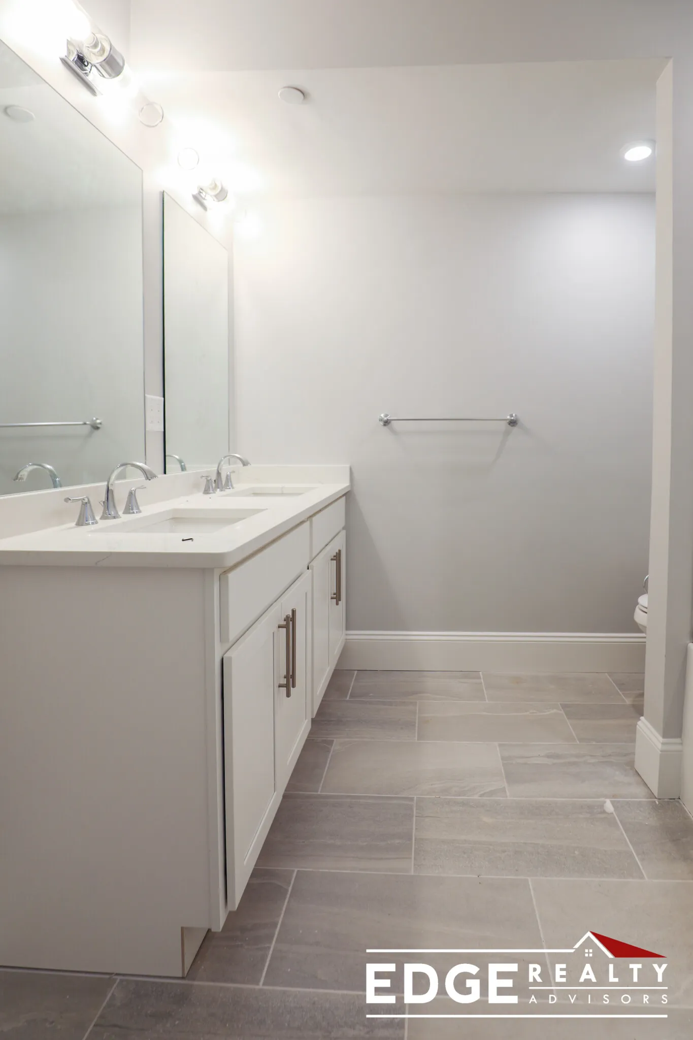 4 bed, 2 bath apartment for rent at 80 North Beacon St Unit 3, Allston — photo 4 of 11