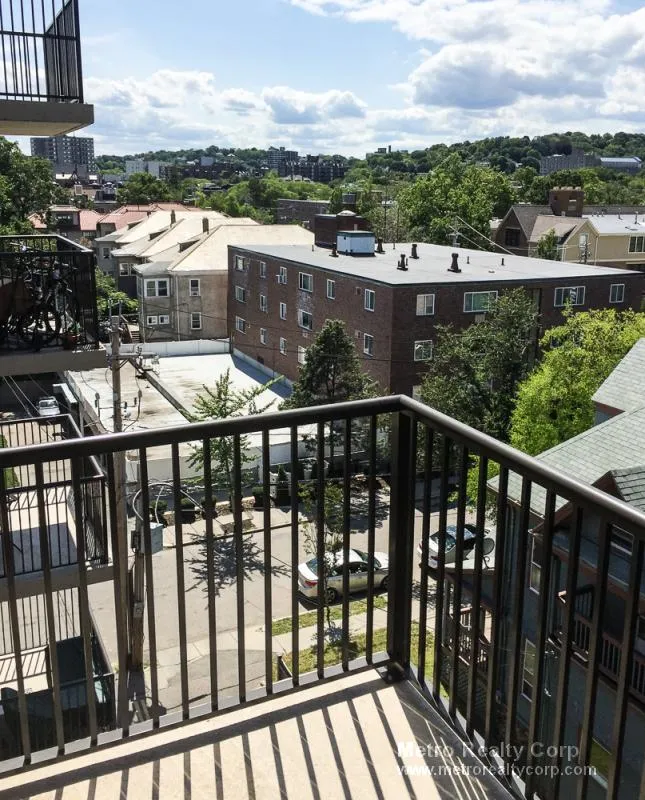 2 bed, 1.5 bath apartment for rent at 80 Pleasant St Unit 66, Coolidge Corner — photo 3 of 19