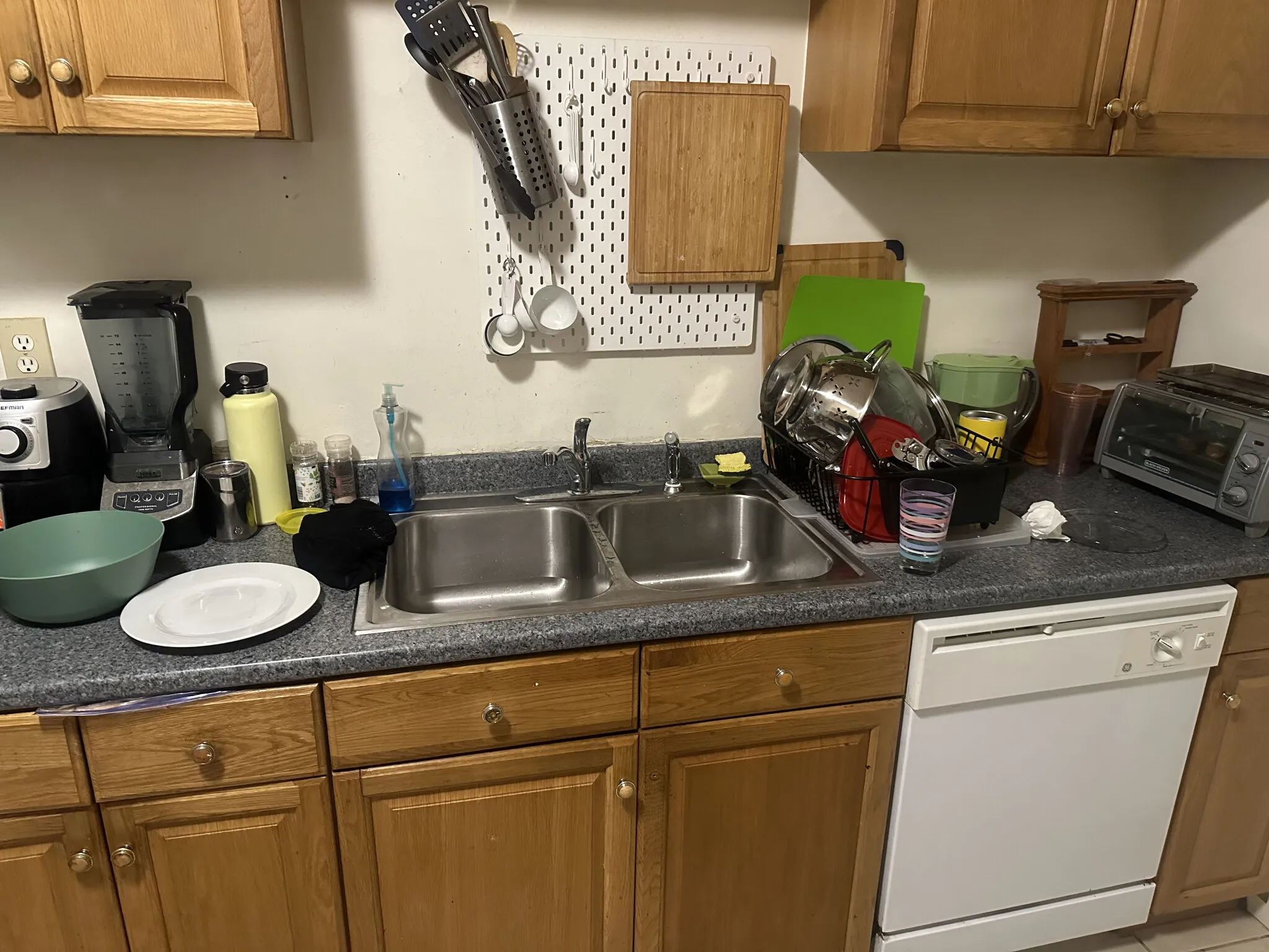 2 bed, 1 bath apartment for rent at 80 Prentiss St Unit 2, Watertown — photo 4 of 17