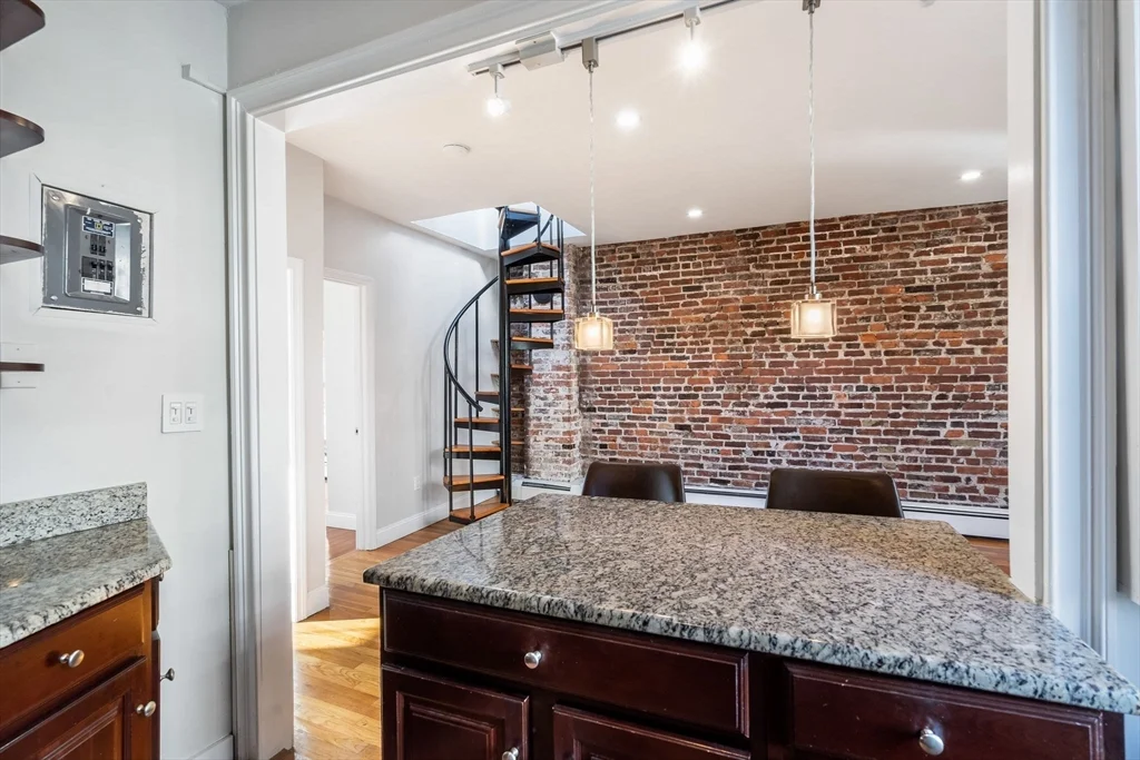 2 bed, 1 bath apartment for rent at 80 Revere Unit 10, Beacon Hill — photo 3 of 19