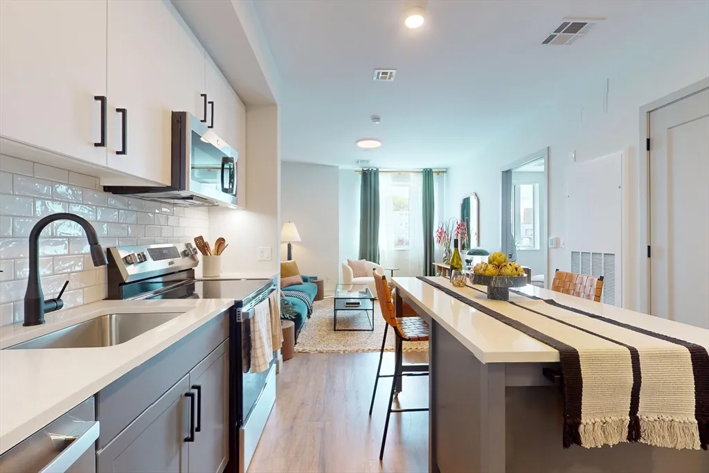 1 bed, 1 bath apartment for rent at 80 Rugg Rd Unit 1301, Allston — photo 9 of 20