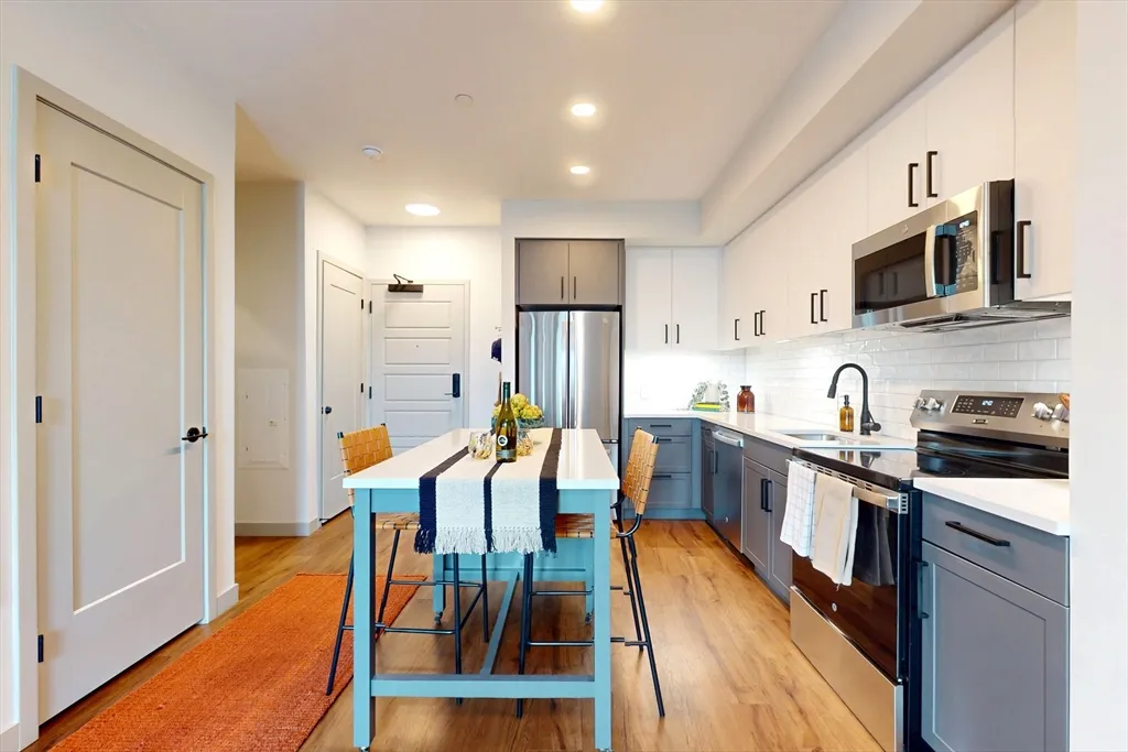 1 bed, 1 bath apartment for rent at 80 Rugg Rd Unit 1301, Allston — photo 4 of 20