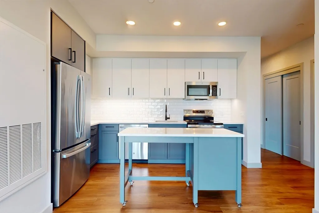 2 bed, 2 bath apartment for rent at 80 Rugg Rd Unit 1311, Allston — photo 3 of 20
