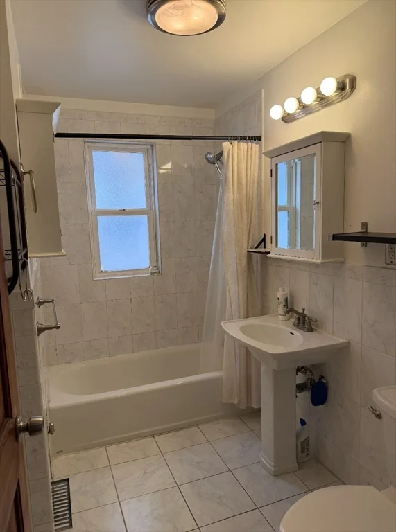 2 bed, 1 bath apartment for rent at 80 Russell St Unit 2, Atlantic — photo 10 of 10