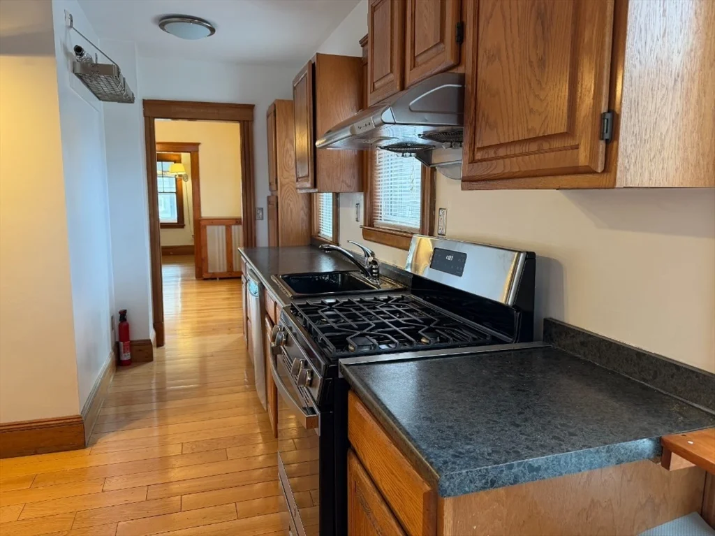 2 bed, 1 bath apartment for rent at 80 Russell St Unit 2, Atlantic — photo 5 of 10