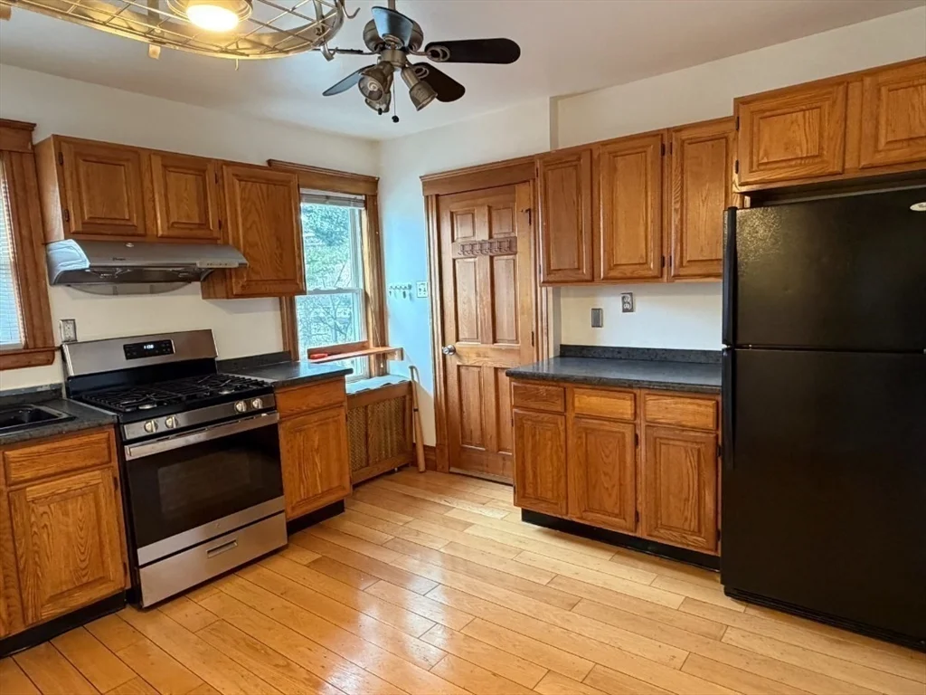 2 bed, 1 bath apartment for rent at 80 Russell St Unit 2, Atlantic — photo 4 of 10