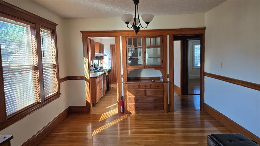 2 bed, 1 bath apartment for rent at 80 Russell St Unit 2, Atlantic — photo 2 of 10