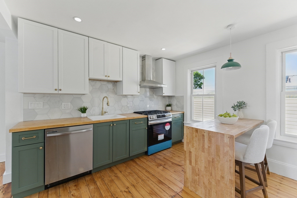 3 bed, 2 bath apartment for rent at 80 Shirley St Unit 2, Winthrop — photo 4 of 39