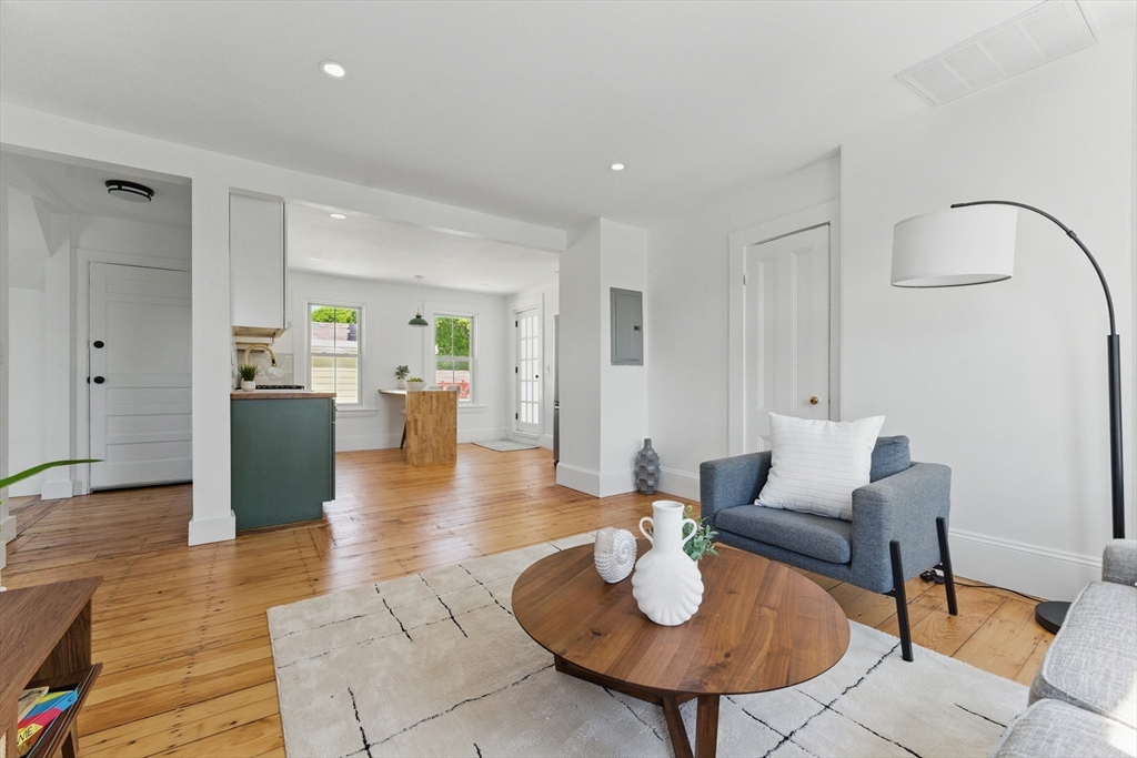 3 bed, 2 bath apartment for rent at 80 Shirley St Unit 2, Winthrop — photo 2 of 39