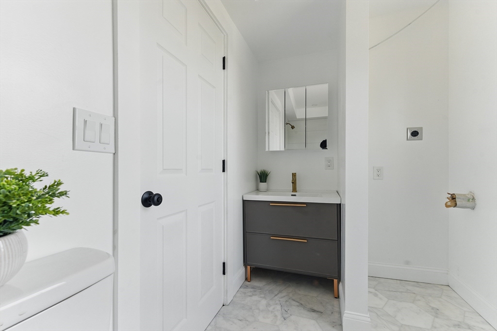 3 bed, 2 bath apartment for rent at 80 Shirley St Unit 2, Winthrop — photo 21 of 39