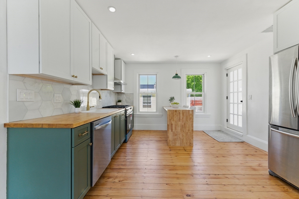 3 bed, 2 bath apartment for rent at 80 Shirley St Unit 2, Winthrop — photo 3 of 39