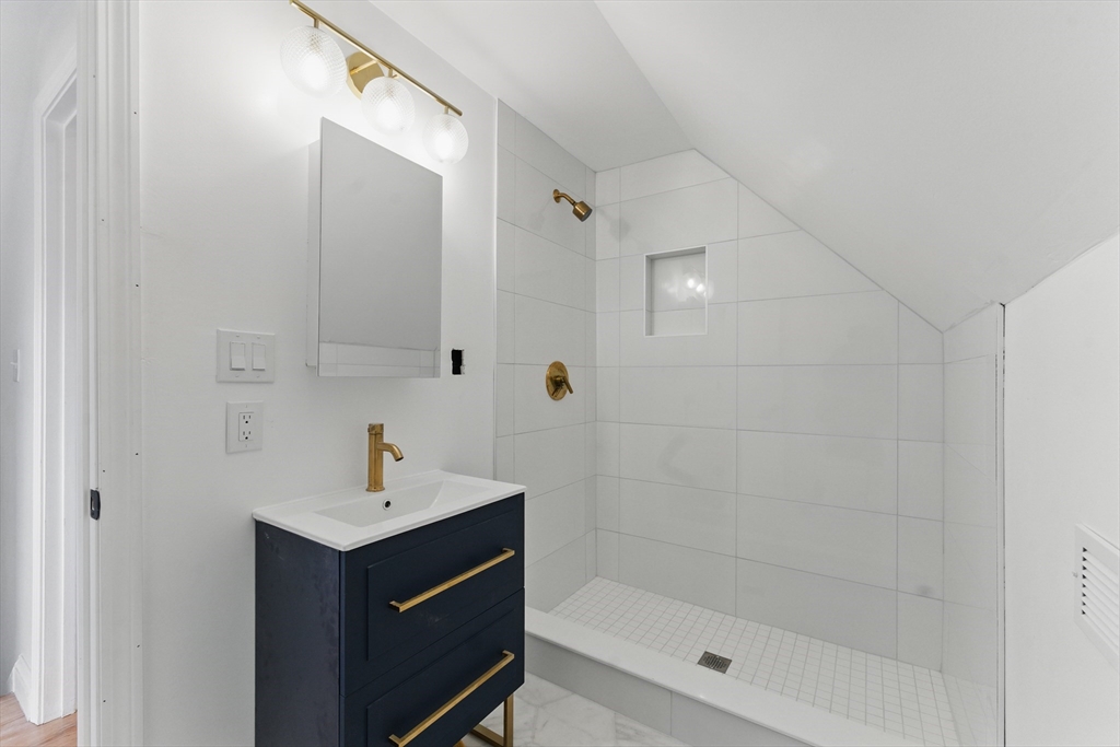 3 bed, 2 bath apartment for rent at 80 Shirley St Unit 2, Winthrop — photo 33 of 39