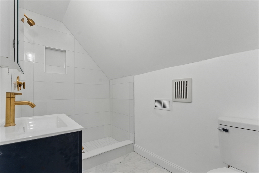3 bed, 2 bath apartment for rent at 80 Shirley St Unit 2, Winthrop — photo 32 of 39