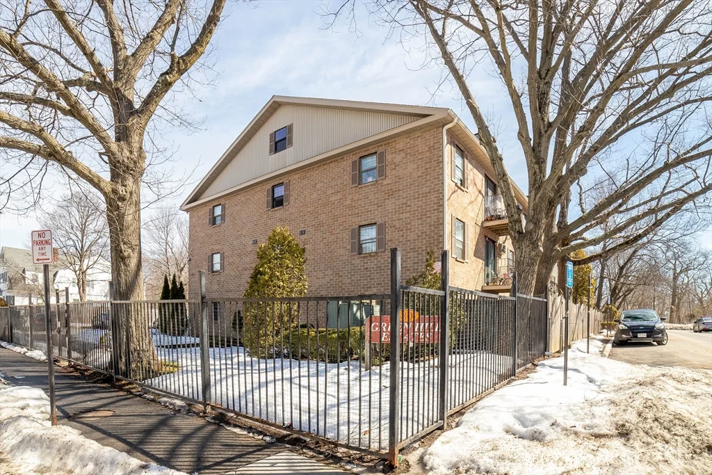2 bed, 1 bath apartment for rent at 80 Staton St Unit 32, Belmont Hill — photo 2 of 20
