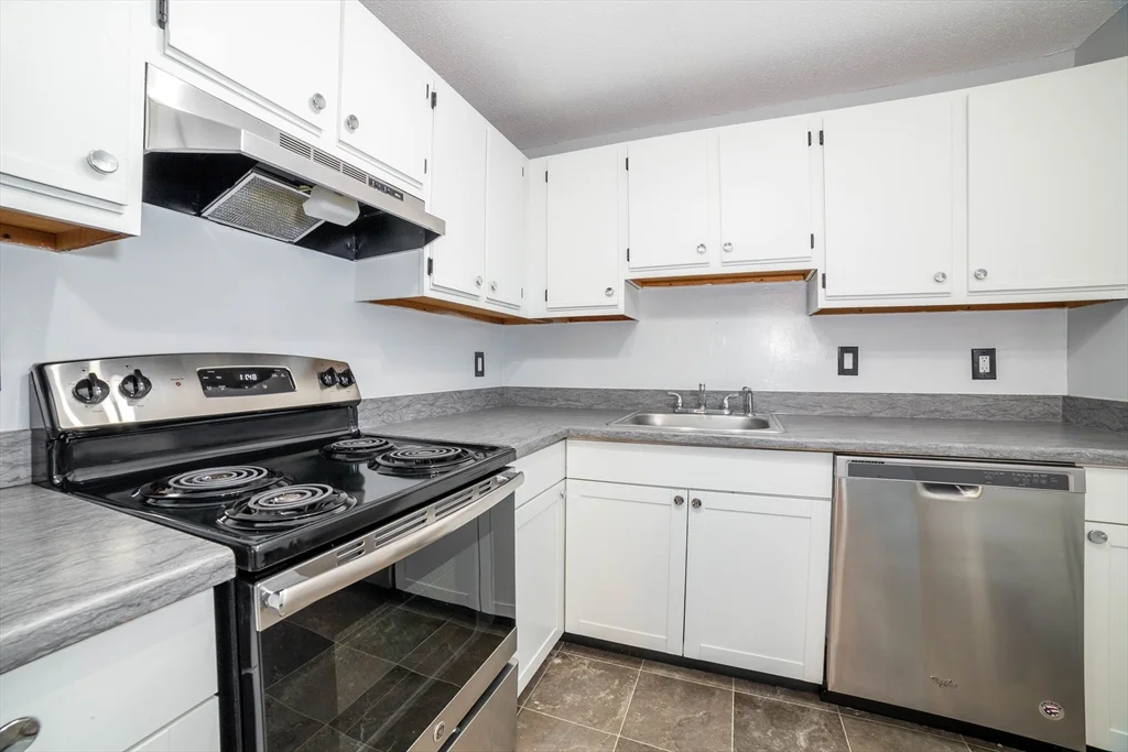 2 bed, 1 bath apartment for rent at 80 Staton St Unit 32, Belmont Hill — photo 5 of 20