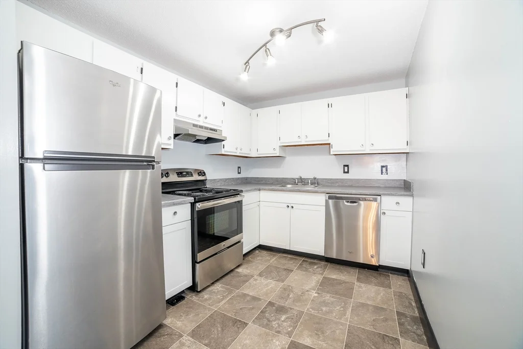 2 bed, 1 bath apartment for rent at 80 Staton St Unit 32, Belmont Hill — photo 7 of 20
